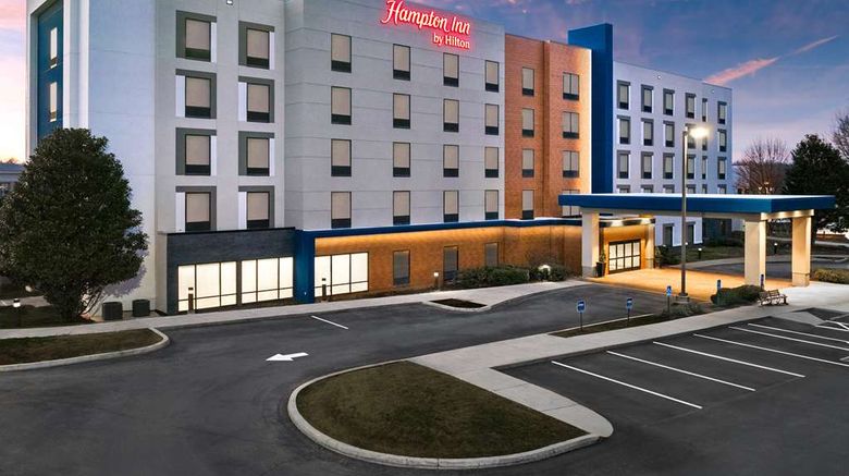 Hampton Inn West Exterior. Images powered by <a href="https://iceportal.shijigroup.com" target="_blank" rel="noopener">Ice Portal</a>.