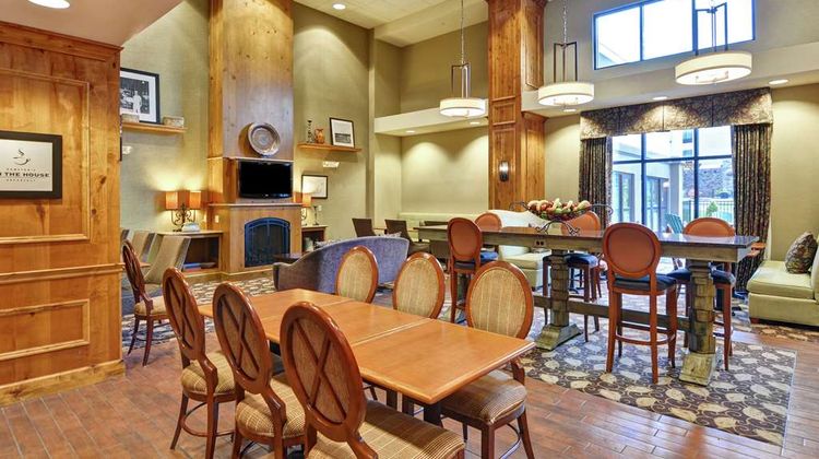 Hampton Inn & Suites, New Hartford Lobby