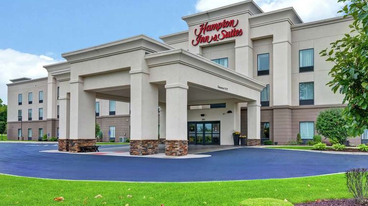 Hampton Inn & Suites, New Hartford Exterior