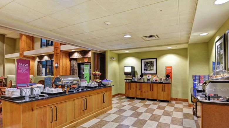 <b>Hampton Inn & Suites, New Hartford Restaurant</b>. Images powered by <a href="https://iceportal.shijigroup.com/" title="IcePortal" target="_blank">IcePortal</a>.