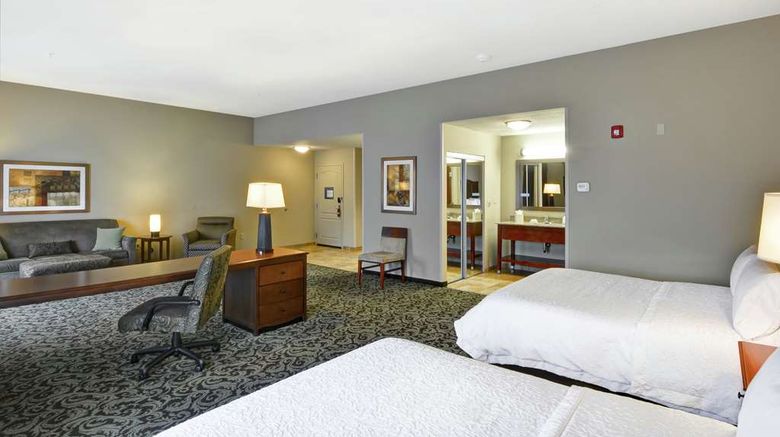 <b>Hampton Inn & Suites, New Hartford Room</b>. Images powered by <a href="https://iceportal.shijigroup.com/" title="IcePortal" target="_blank">IcePortal</a>.