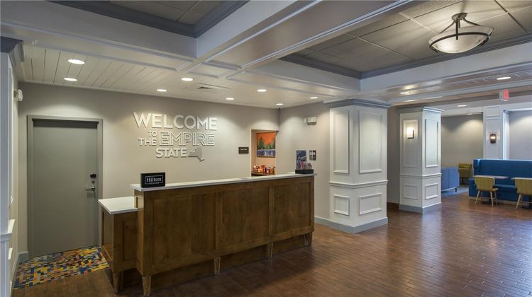 Hampton Inn & Suites, New Hartford Lobby