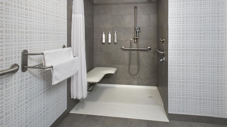 Hampton Inn & Suites, New Hartford Room