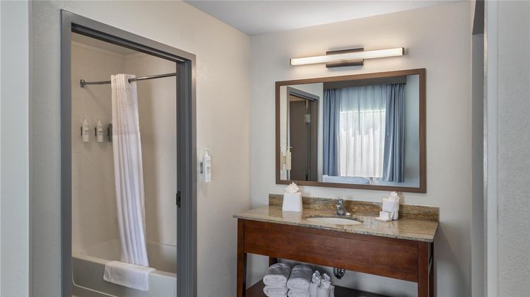 Hampton Inn & Suites, New Hartford Room