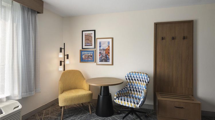 Hampton Inn & Suites, New Hartford Room