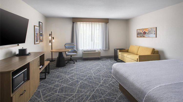 Hampton Inn & Suites, New Hartford Room