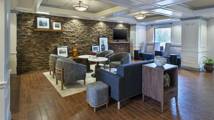 Hampton Inn & Suites, New Hartford Lobby