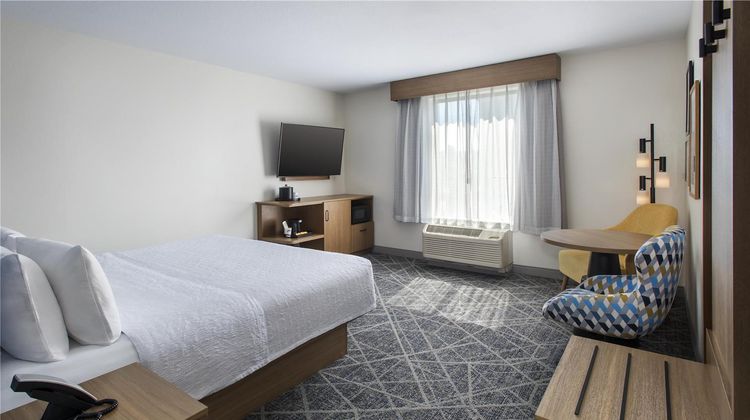 Hampton Inn & Suites, New Hartford Room