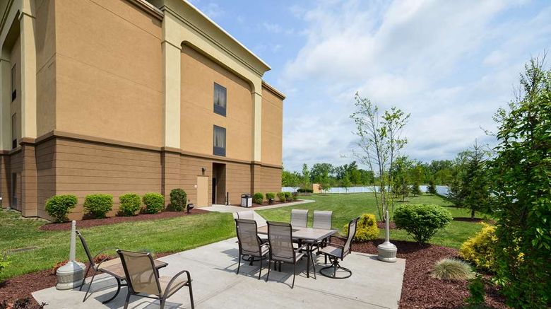 <b>Hampton Inn Utica Exterior</b>. Images powered by <a href="https://iceportal.shijigroup.com/" title="IcePortal" target="_blank">IcePortal</a>.