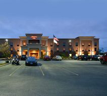 Hampton Inn Utica Exterior