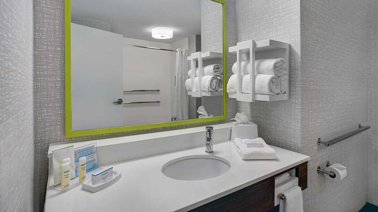 Hampton Inn Utica Room