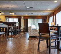 Hampton Inn Uniontown Lobby