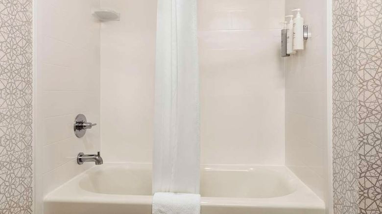 <b>Hampton Inn & Suites Valparaiso Room</b>. Images powered by <a href="https://iceportal.shijigroup.com/" title="IcePortal" target="_blank">IcePortal</a>.