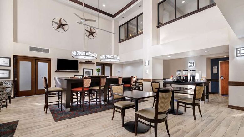 <b>Hampton Inn Victoria Lobby</b>. Images powered by <a href="https://iceportal.shijigroup.com/" title="IcePortal" target="_blank">IcePortal</a>.