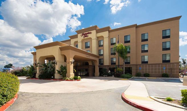 Hampton Inn Visalia Exterior