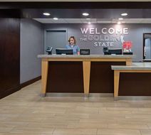 Hampton Inn Visalia Lobby