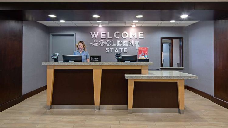 Hampton Inn Visalia Lobby