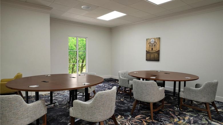 <b>Hampton Inn & Suites Vicksburg Meeting</b>. Images powered by <a href="https://iceportal.shijigroup.com/" title="IcePortal" target="_blank">IcePortal</a>.