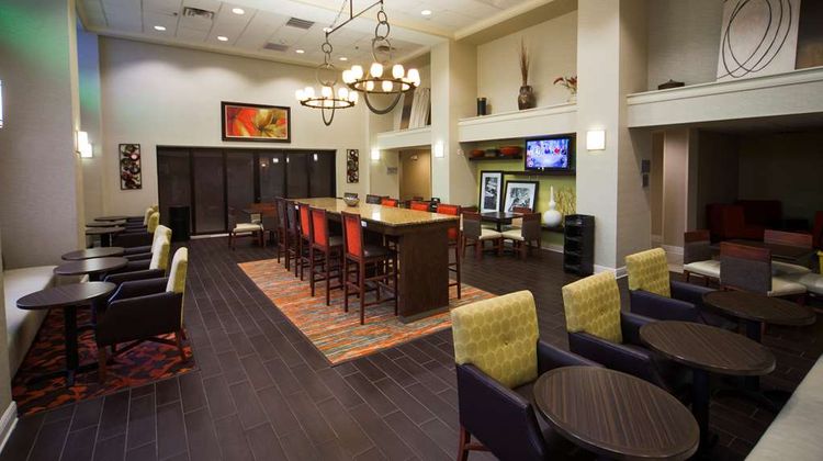 Hampton Inn & Suites Valdosta Conf Ctr Lobby