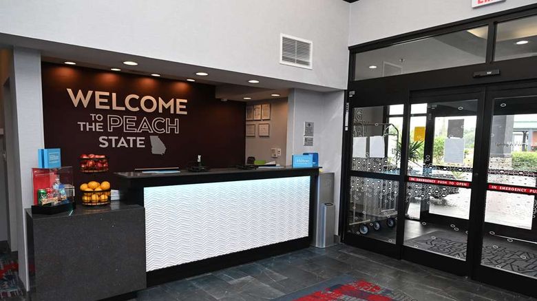 <b>Hampton Inn Valdosta-Lake Park Lobby</b>. Images powered by <a href="https://iceportal.shijigroup.com/" title="IcePortal" target="_blank">IcePortal</a>.