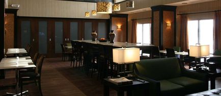 Hampton Inn & Suites - Peru Lobby