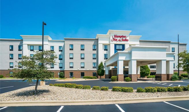 Hampton Inn & Suites - Peru Exterior