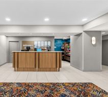 Hampton Inn & Suites - Peru Lobby