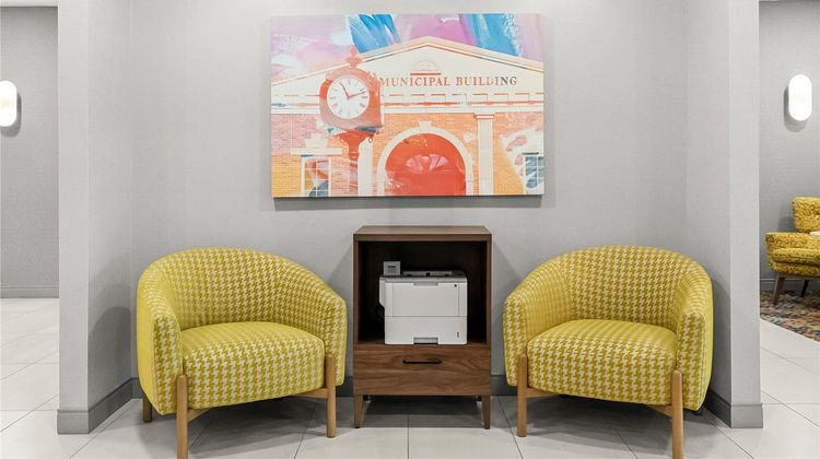 Hampton Inn & Suites - Peru Lobby