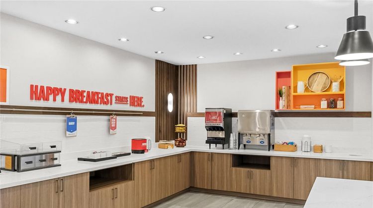 Hampton Inn & Suites - Peru Restaurant