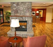 Hampton Inn & Suites Warren Lobby