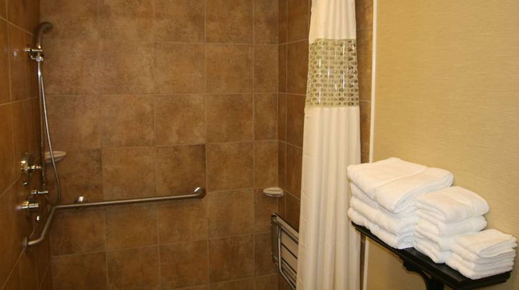 Hampton Inn & Suites Warren Room