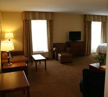 Hampton Inn & Suites Warren Room