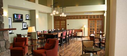Hampton Inn & Suites Warren Lobby