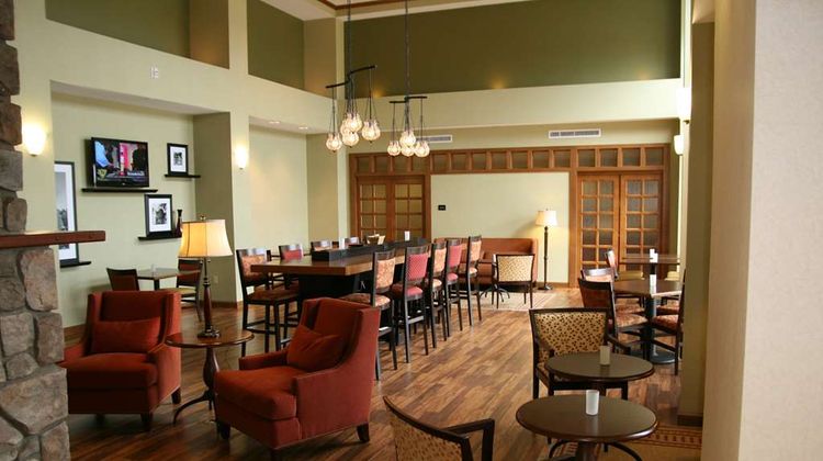 Hampton Inn & Suites Warren Lobby