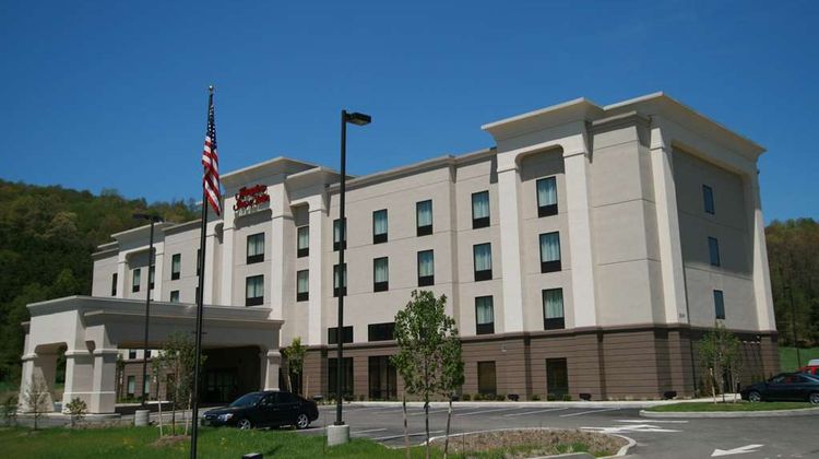Hampton Inn & Suites Warren Exterior