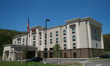 Hampton Inn & Suites Warren