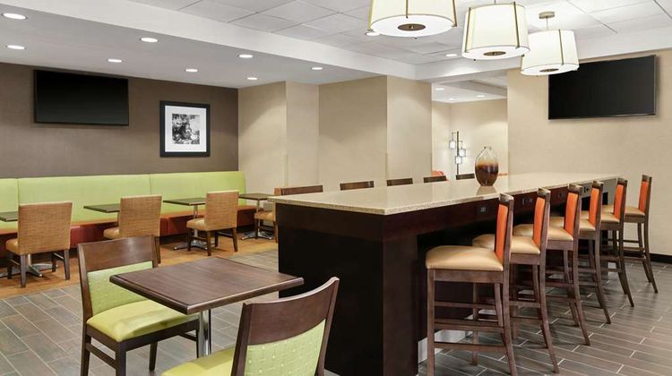 Hampton Inn Dulles Intl Airport South Lobby