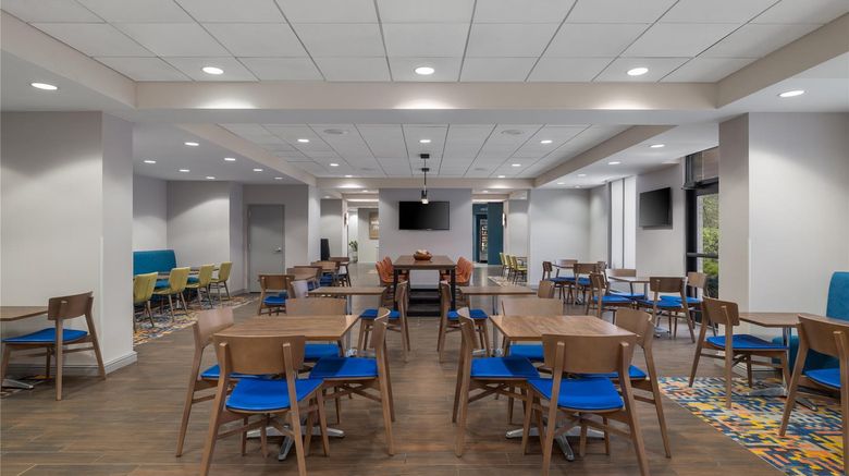 <b>Hampton Inn Dulles Intl Airport South Restaurant</b>. Images powered by <a href="https://iceportal.shijigroup.com/" title="IcePortal" target="_blank">IcePortal</a>.