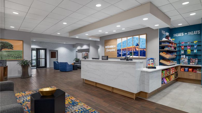 <b>Hampton Inn Dulles Intl Airport South Lobby</b>. Images powered by <a href="https://iceportal.shijigroup.com/" title="IcePortal" target="_blank">IcePortal</a>.