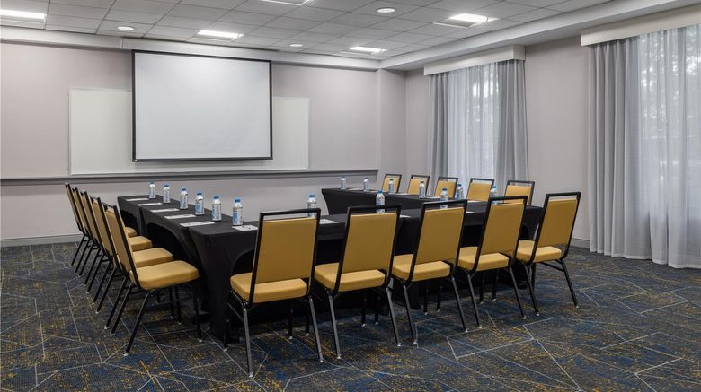 <b>Hampton Inn Dulles Intl Airport South Meeting</b>. Images powered by <a href="https://iceportal.shijigroup.com/" title="IcePortal" target="_blank">IcePortal</a>.