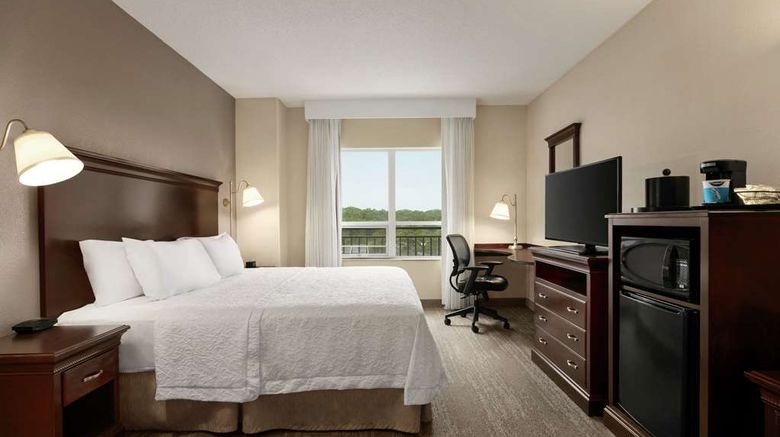 <b>Hampton Inn & Stes WAS-Dulles Intl Arpt Room</b>. Images powered by <a href="https://iceportal.shijigroup.com/" title="IcePortal" target="_blank">IcePortal</a>.