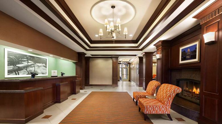 <b>Hampton Inn & Stes WAS-Dulles Intl Arpt Lobby</b>. Images powered by <a href="https://iceportal.shijigroup.com/" title="IcePortal" target="_blank">IcePortal</a>.