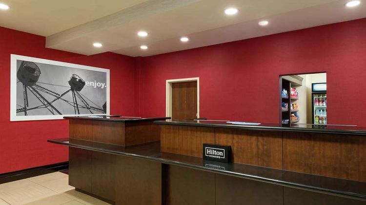Hampton Inn & Suites National Harbor Lobby