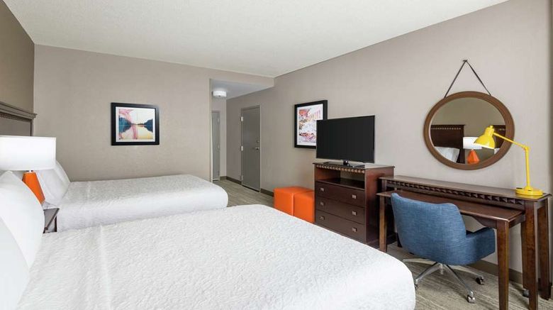 <b>Hampton Inn & Suites National Harbor Room</b>. Images powered by <a href="https://iceportal.shijigroup.com/" title="IcePortal" target="_blank">IcePortal</a>.
