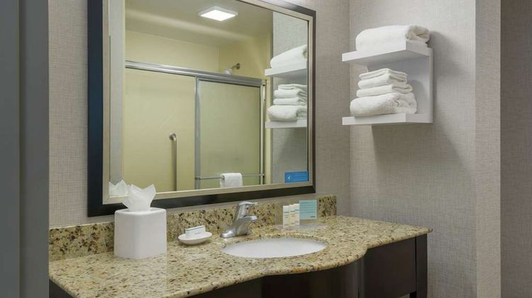 Hampton Inn & Suites National Harbor Room