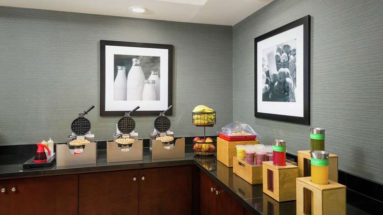<b>Hampton Inn & Suites National Harbor Restaurant</b>. Images powered by <a href="https://iceportal.shijigroup.com/" title="IcePortal" target="_blank">IcePortal</a>.