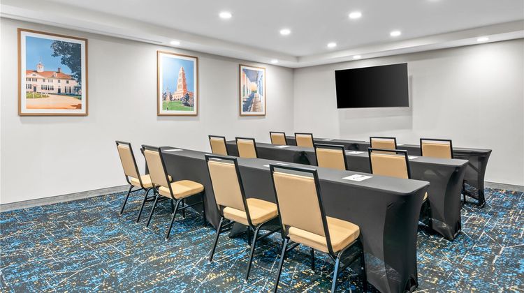 Hampton Inn & Suites National Harbor Meeting