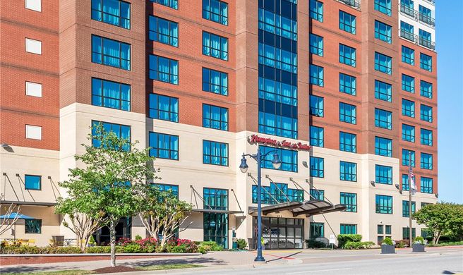 Hampton Inn & Suites National Harbor Exterior
