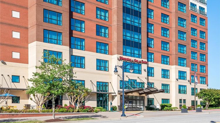 Hampton Inn & Suites National Harbor Exterior