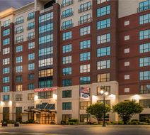Hampton Inn & Suites National Harbor Exterior
